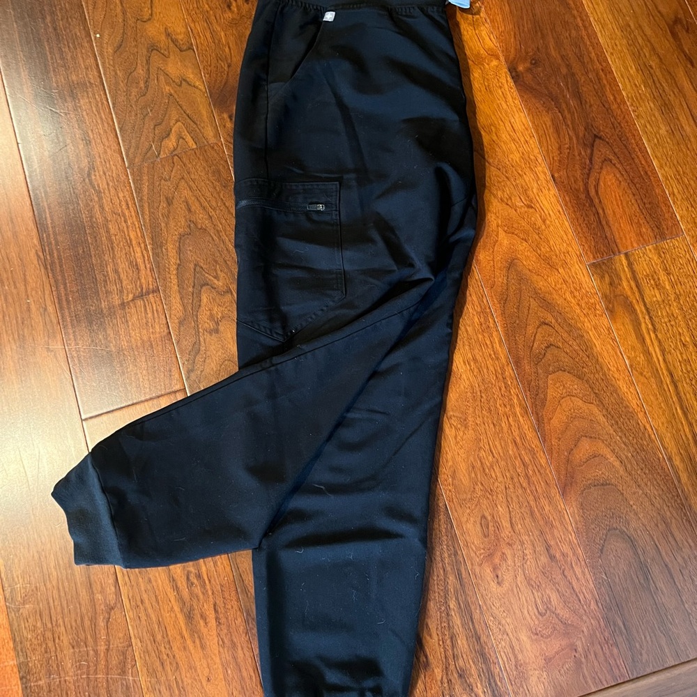 FIGS Black Zamora Jogger Scrub Pants - Women’s Large